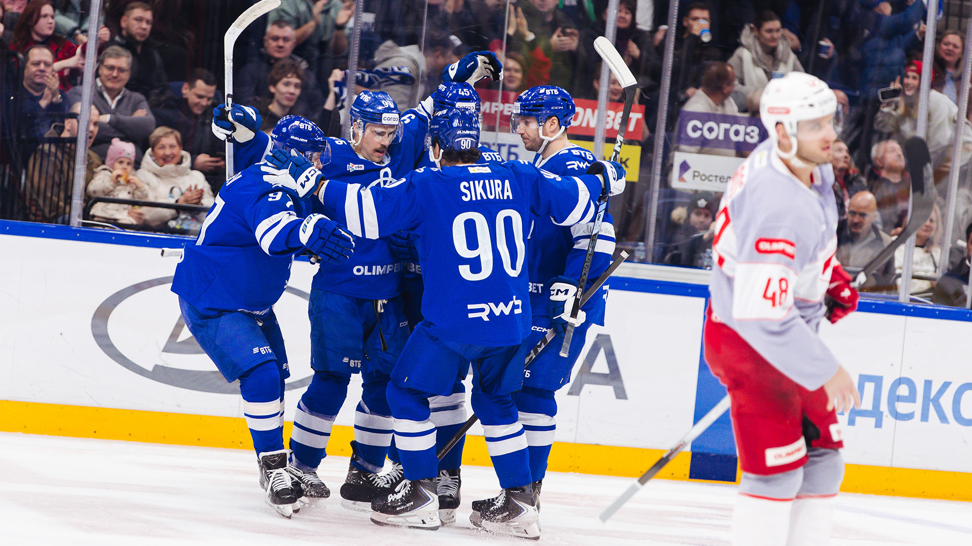 Продолжение шествия. «Динамо» обыгрывает «Спартак»