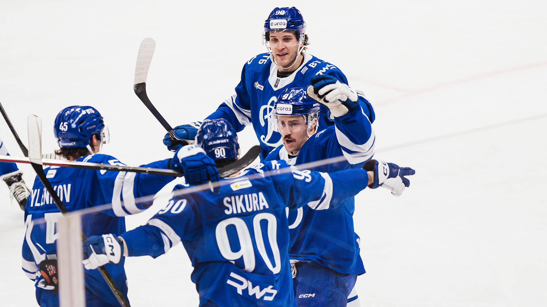 Долой выезды. «Динамо» сильнее «Спартака»