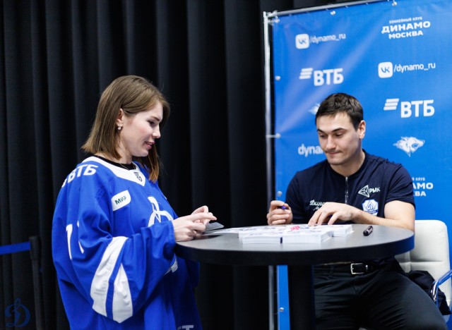 01.11.2025. Автограф-сессия Никиты Иванова и Егора Ахманаева