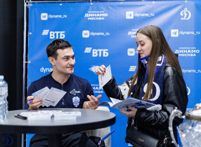 01.11.2025. Автограф-сессия Никиты Иванова и Егора Ахманаева