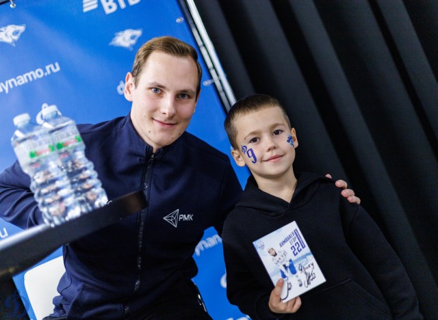 01.11.2025. Автограф-сессия Никиты Иванова и Егора Ахманаева