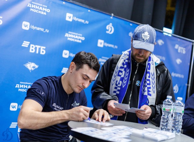 01.11.2025. Автограф-сессия Никиты Иванова и Егора Ахманаева