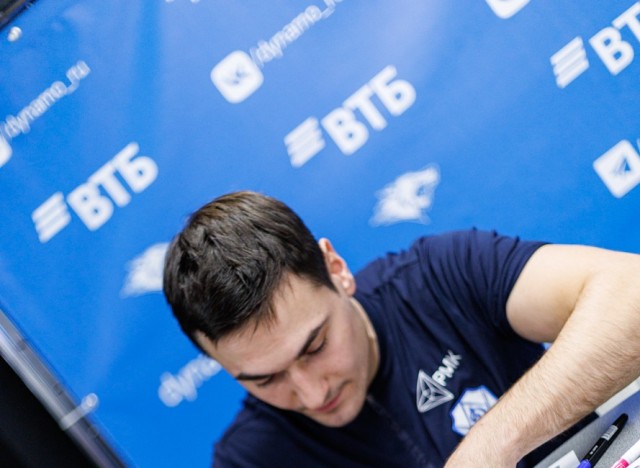 01.11.2025. Автограф-сессия Никиты Иванова и Егора Ахманаева