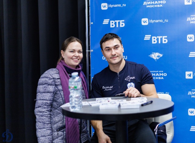 01.11.2025. Автограф-сессия Никиты Иванова и Егора Ахманаева