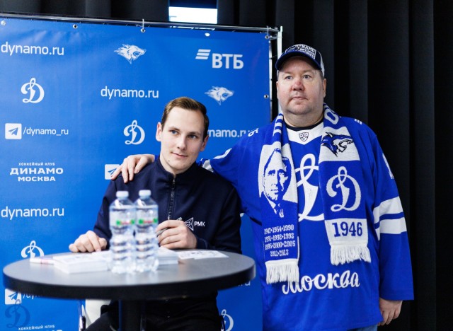 01.11.2025. Автограф-сессия Никиты Иванова и Егора Ахманаева