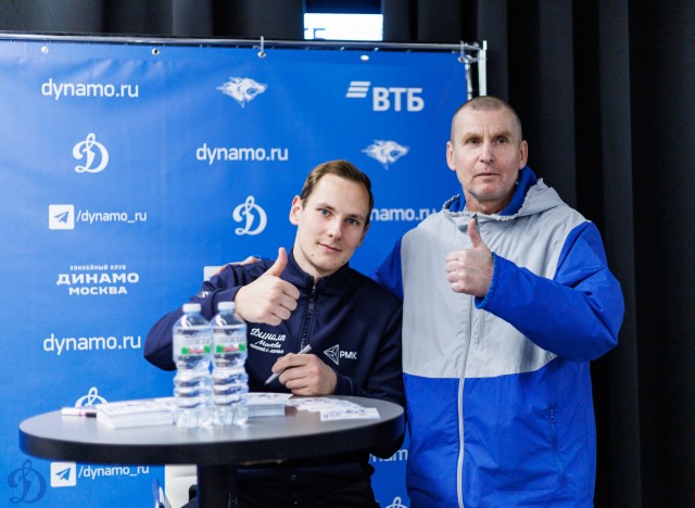 01.11.2025. Автограф-сессия Никиты Иванова и Егора Ахманаева