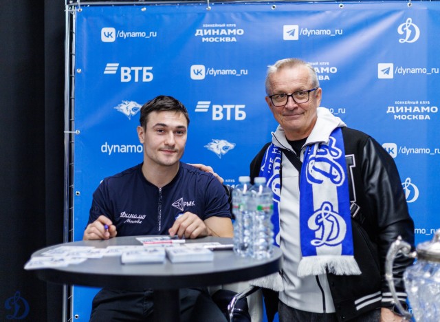 01.11.2025. Автограф-сессия Никиты Иванова и Егора Ахманаева