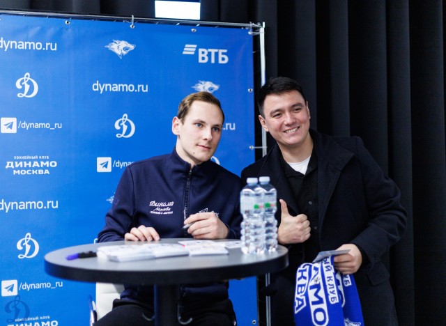 01.11.2025. Автограф-сессия Никиты Иванова и Егора Ахманаева