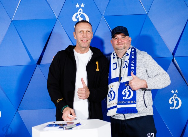 08.11.2025 Автограф-сессия Романа Березовского