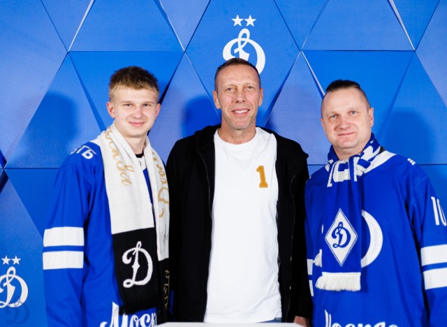 08.11.2025 Автограф-сессия Романа Березовского