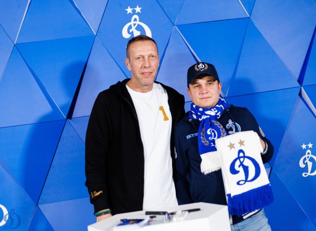 08.11.2025 Автограф-сессия Романа Березовского