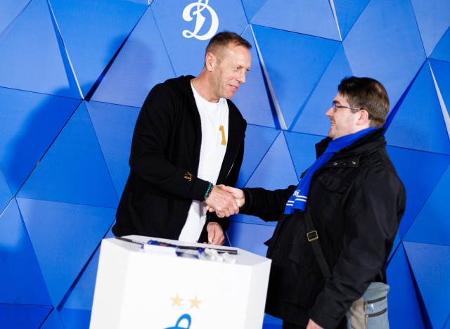 08.11.2025 Автограф-сессия Романа Березовского