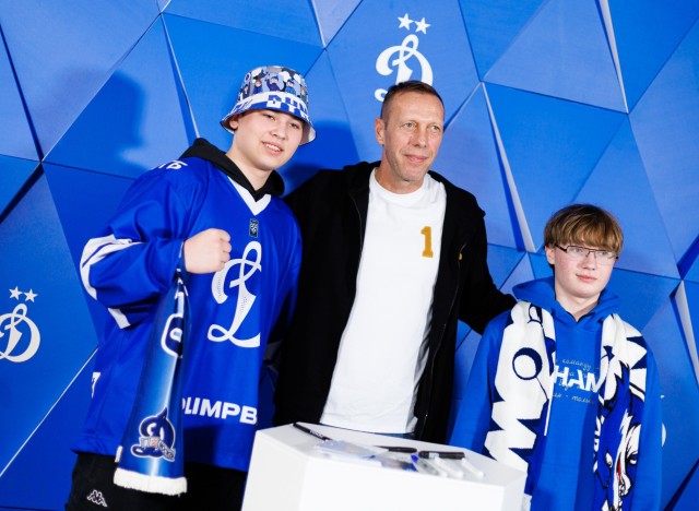 08.11.2025 Автограф-сессия Романа Березовского