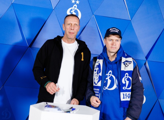 08.11.2025 Автограф-сессия Романа Березовского