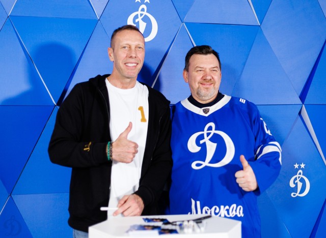 08.11.2025 Автограф-сессия Романа Березовского