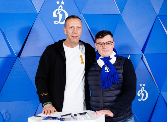 08.11.2025 Автограф-сессия Романа Березовского