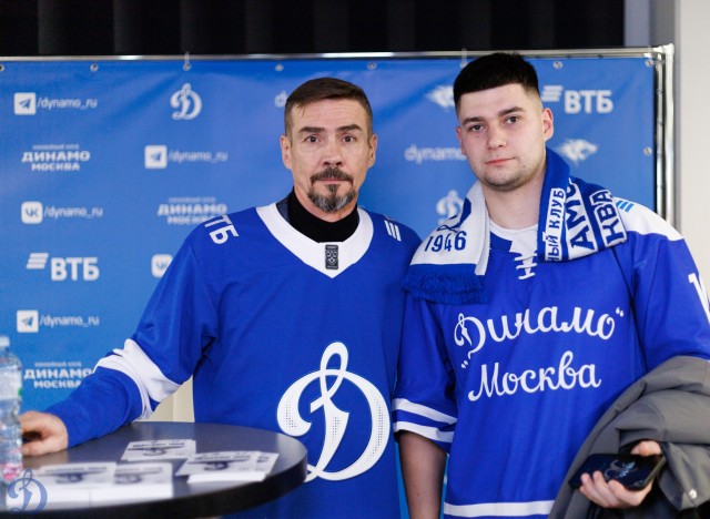 18.11.2025 Автограф-сессия Дениса Никифорова