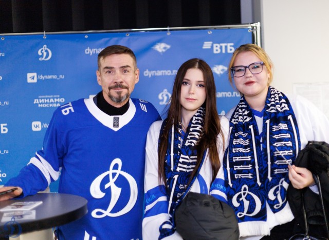 18.11.2025 Автограф-сессия Дениса Никифорова