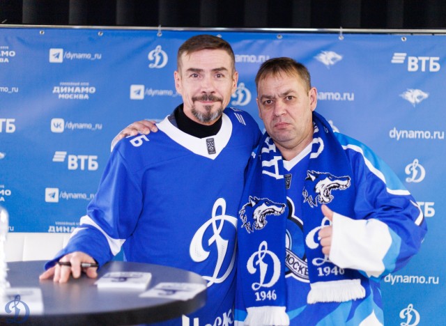 18.11.2025 Автограф-сессия Дениса Никифорова