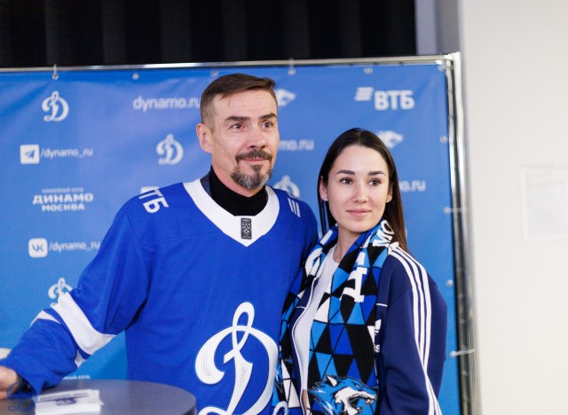 18.11.2025 Автограф-сессия Дениса Никифорова