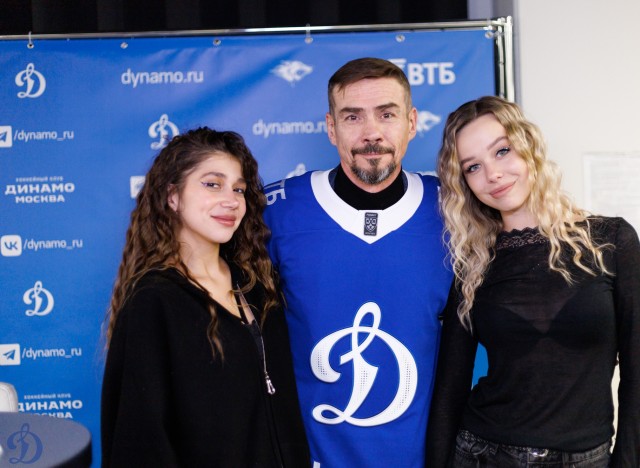 18.11.2025 Автограф-сессия Дениса Никифорова