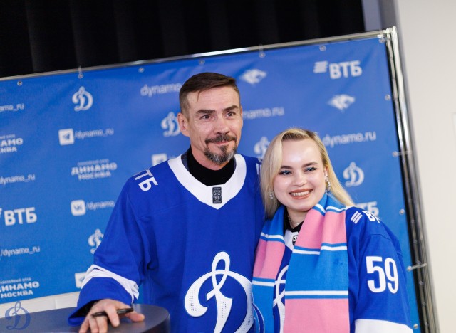 18.11.2025 Автограф-сессия Дениса Никифорова