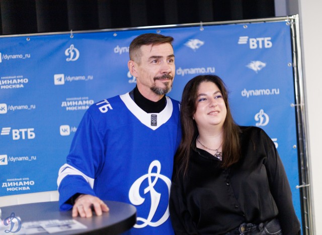 18.11.2025 Автограф-сессия Дениса Никифорова