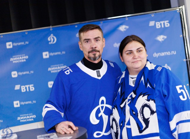 18.11.2025 Автограф-сессия Дениса Никифорова