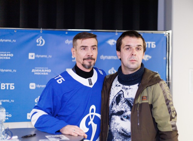 18.11.2025 Автограф-сессия Дениса Никифорова