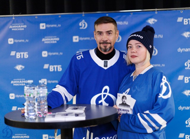 18.11.2025 Автограф-сессия Дениса Никифорова