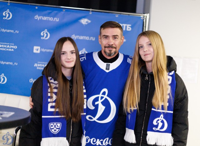 18.11.2025 Автограф-сессия Дениса Никифорова