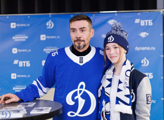 18.11.2025 Автограф-сессия Дениса Никифорова