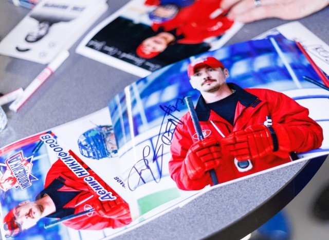 18.11.2025 Автограф-сессия Дениса Никифорова