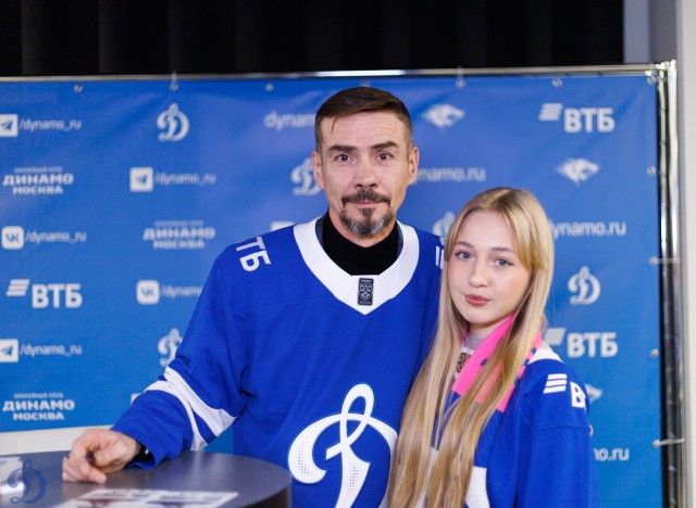 18.11.2025 Автограф-сессия Дениса Никифорова