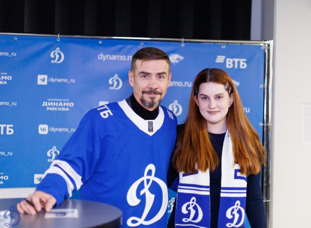 18.11.2025 Автограф-сессия Дениса Никифорова