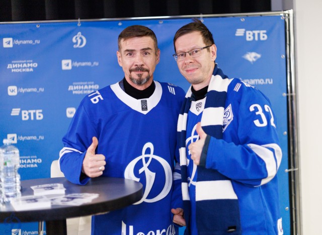 18.11.2025 Автограф-сессия Дениса Никифорова