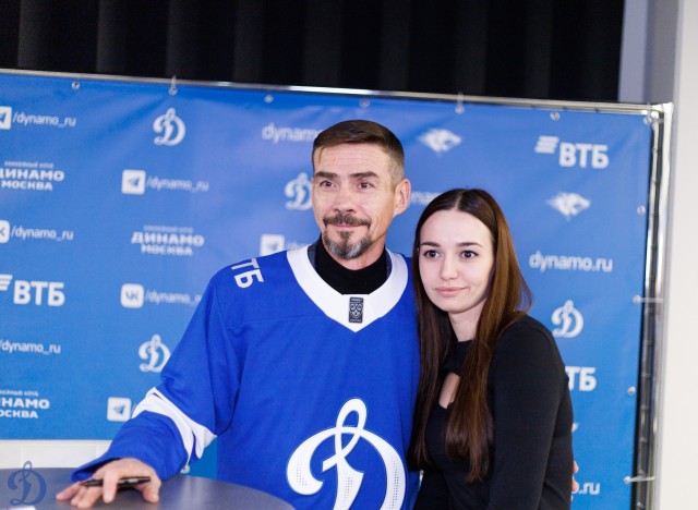 18.11.2025 Автограф-сессия Дениса Никифорова