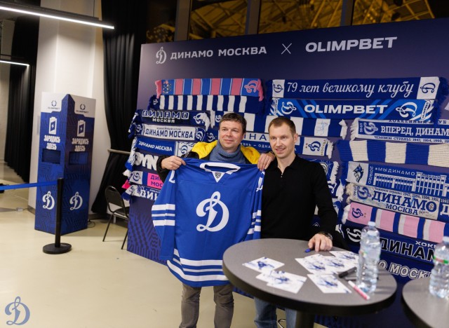 24.11.2025 Автограф-сессия Александра Еременко, Максима Афиногенова, Алексея Терещенко и Сергея Вышедкевича