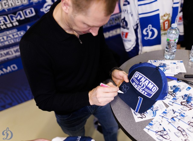 24.11.2025 Автограф-сессия Александра Еременко, Максима Афиногенова, Алексея Терещенко и Сергея Вышедкевича