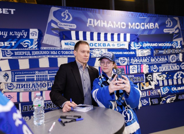 24.11.2025 Автограф-сессия Александра Еременко, Максима Афиногенова, Алексея Терещенко и Сергея Вышедкевича