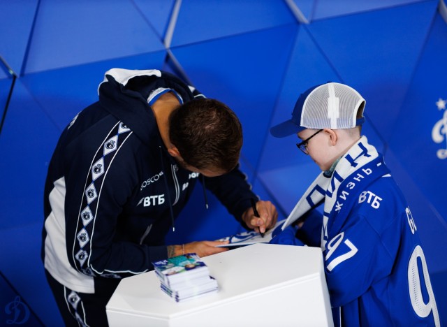 01.03.2026 Автограф-сессия Игоря Лещука