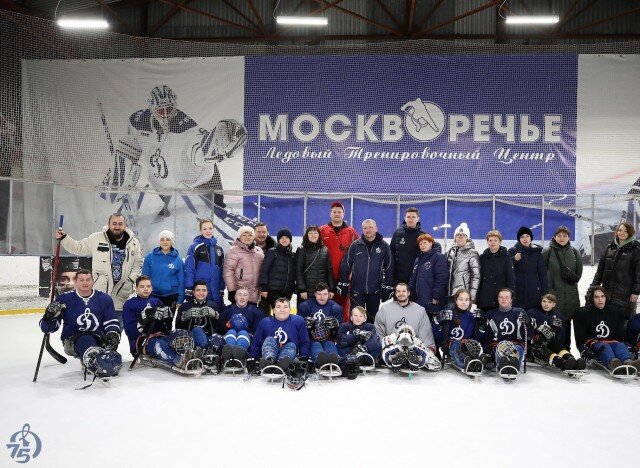 Иван Бочаров в гостях у следж-хоккеистов