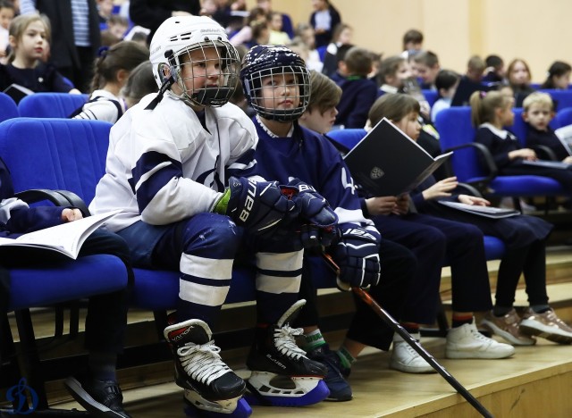 «Урок хоккея с КХЛ» в школе №152