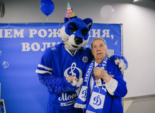 21.08.2024. Автограф-сессия и день рождения волка